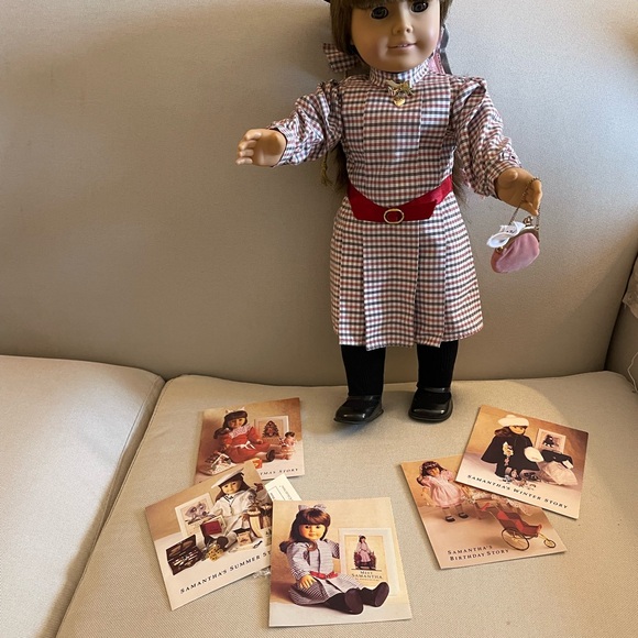 Vintage SAMANTHA DOLL by the Pleasant Company with 8 COMPLETE OUTFITS. - Picture 4 of 16